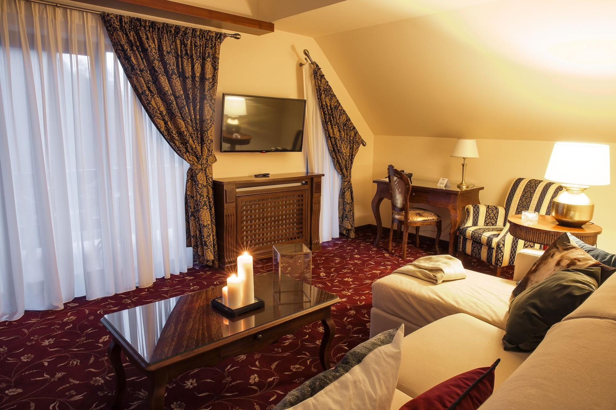 Hotel Boutique Belvedere Sinaia Exteriör bild