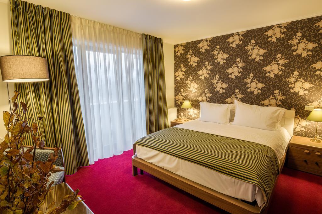 Hotel Boutique Belvedere Sinaia Exteriör bild
